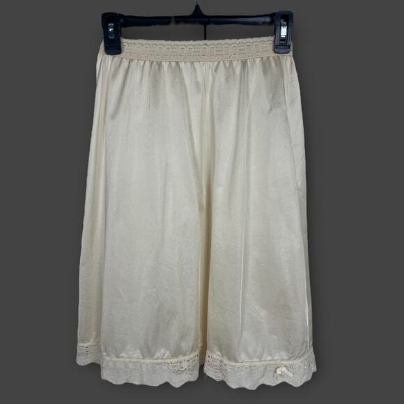 1970s Olga Secret Hug Beige Tan Half Slip 963F Size P 34 Modern XXS Lace Bow - Picture 1 of 8
